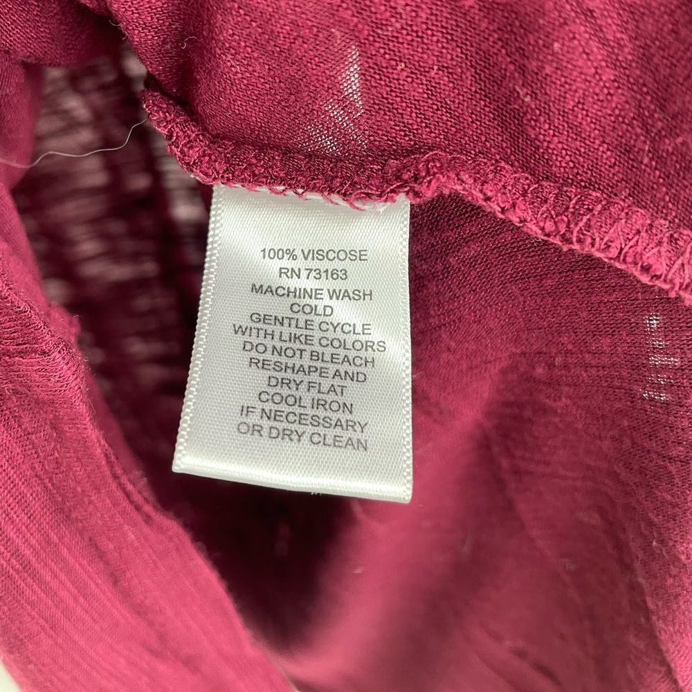 Cable & Gauge Red Scoop Neck Split Hem Tshirt Women’s Size M - Picture 5 of 6
